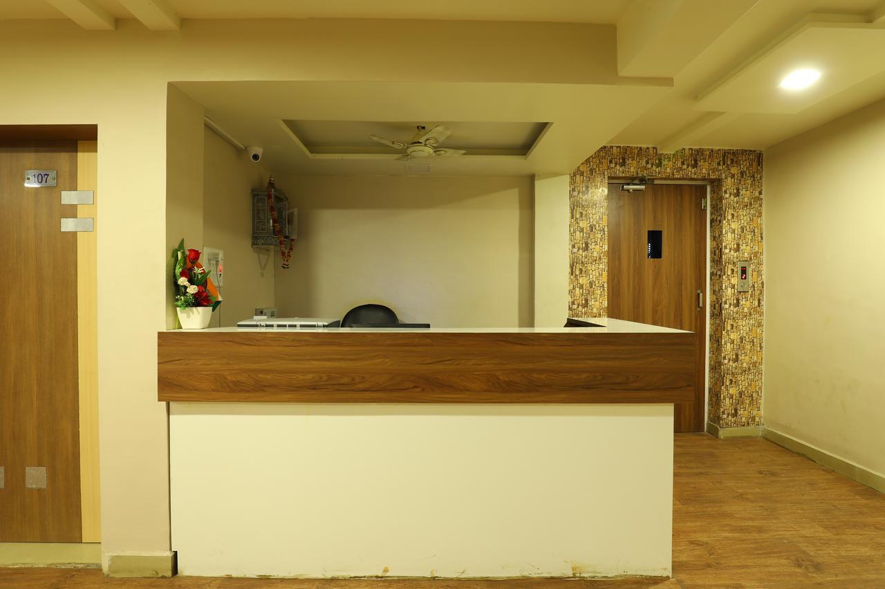 Hotel Loyal Residency Jāmnagar Exterior foto